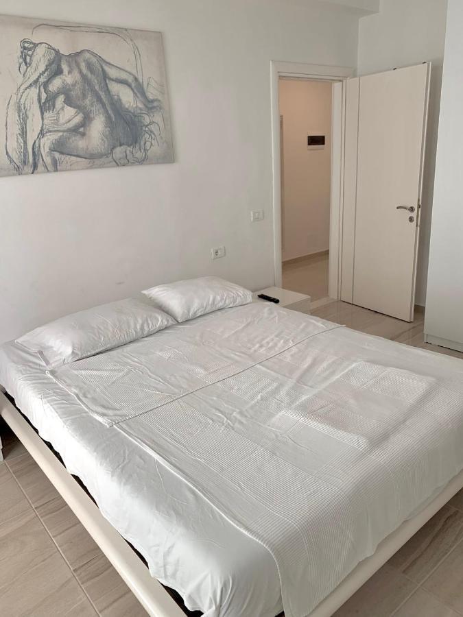 Loli Luxury White Sarandë