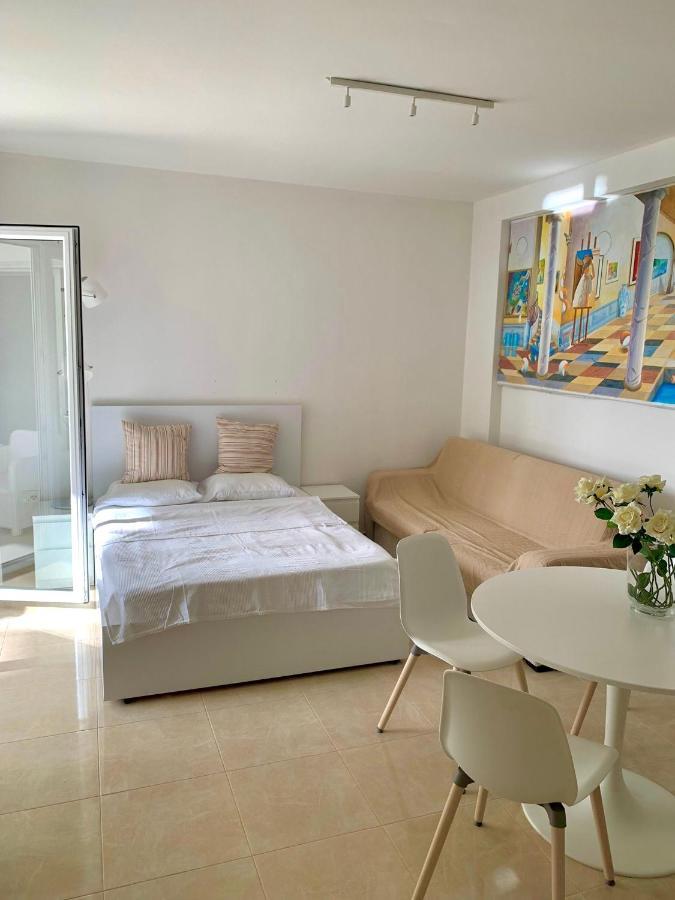 Loli Luxury White