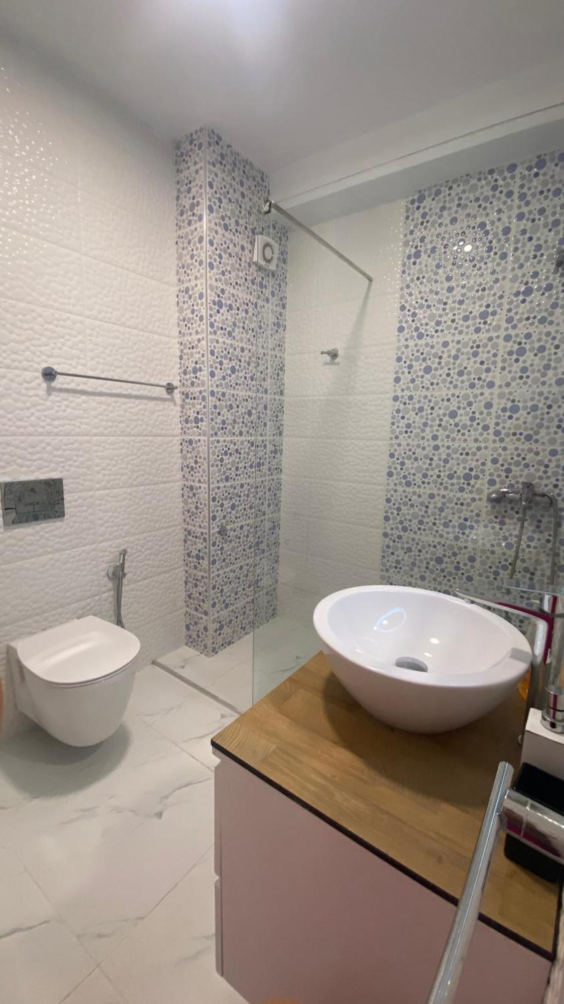 Loli Luxury White Sarandë