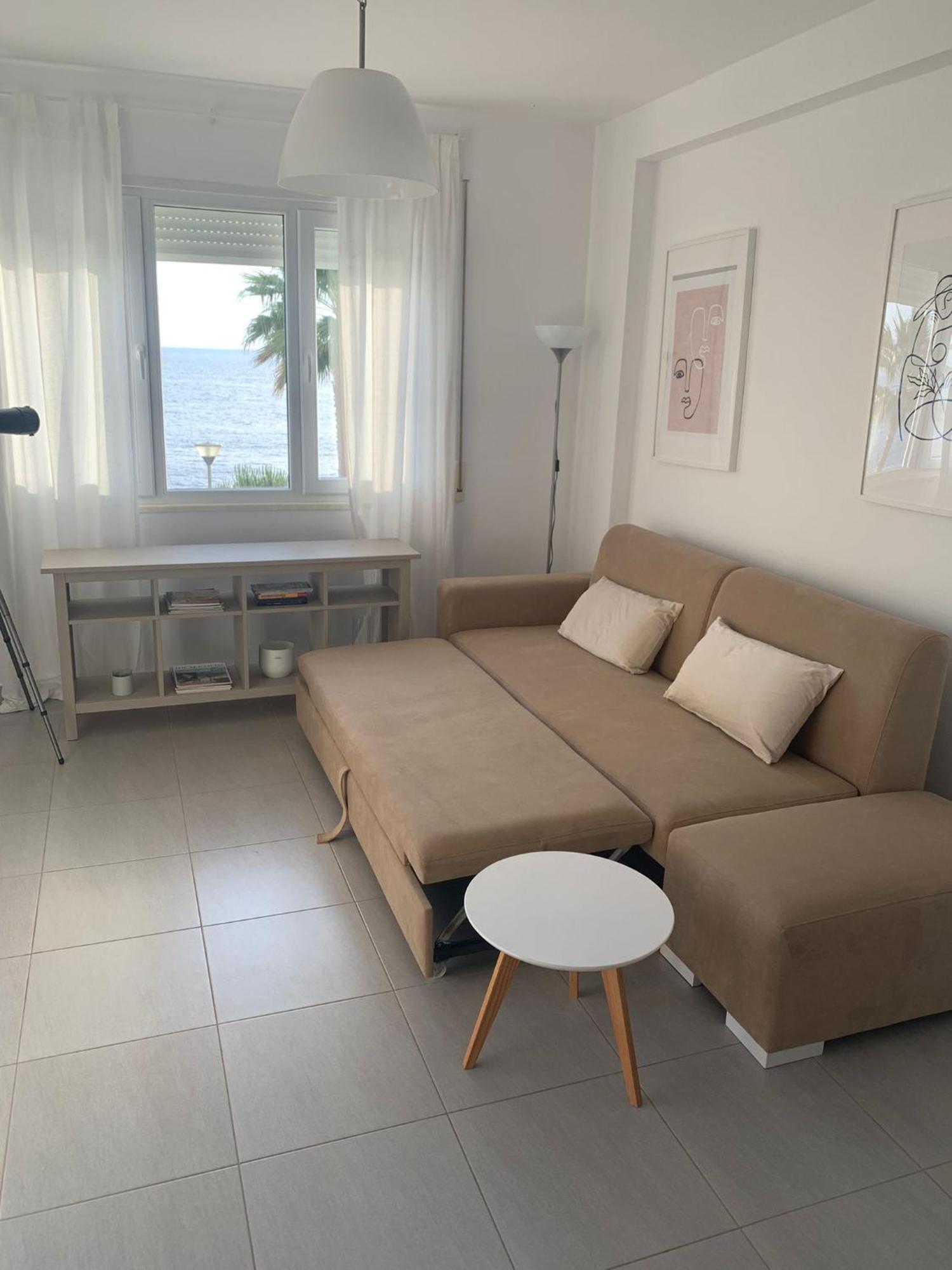 Loli Luxury White * Sarandë